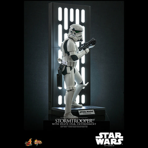 STORMTROOPER™ WITH DEATH STAR™ ENVIRONMENT - MMS736 ( OPEN ITEM )