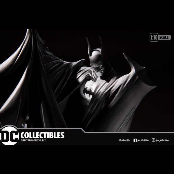 Batman Black and White Limited Edition Statue (Todd McFarlane)