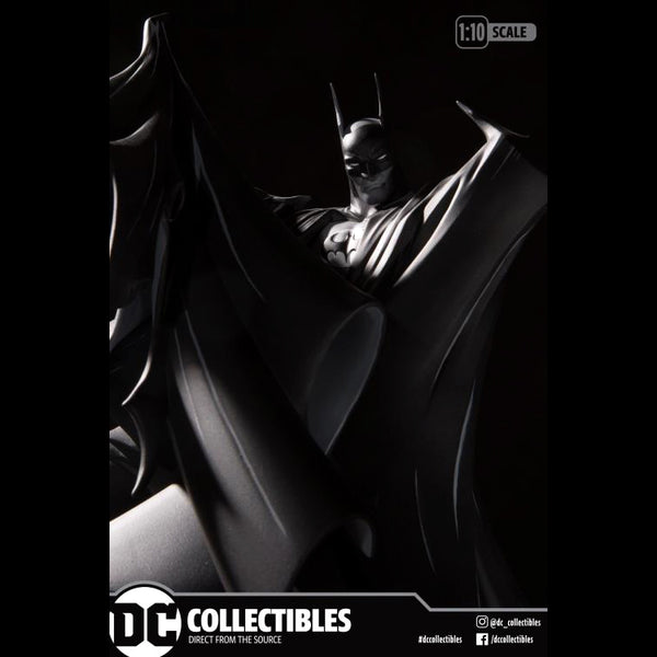 Batman Black and White Limited Edition Statue (Todd McFarlane)