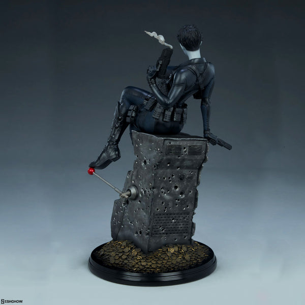 Domino Premium Format Figure