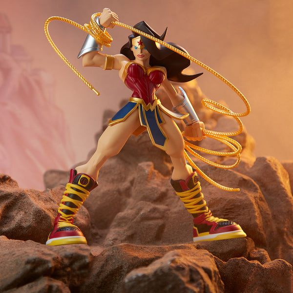 Sneakers Wonder Woman Limited Edition Figure