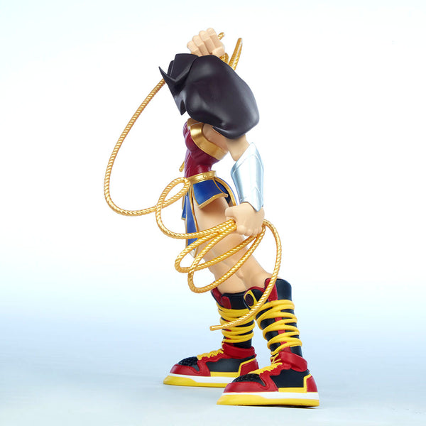 Sneakers Wonder Woman Limited Edition Figure