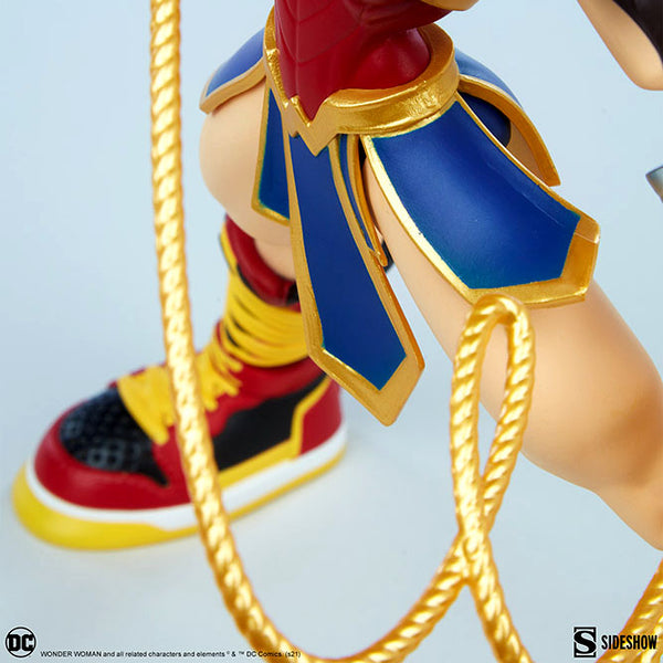 Sneakers Wonder Woman Limited Edition Figure